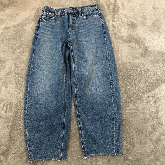 American Eagle Outfitters Denim - American Eagle Barrel Leg Jeans Women's size 0 Short 0S S